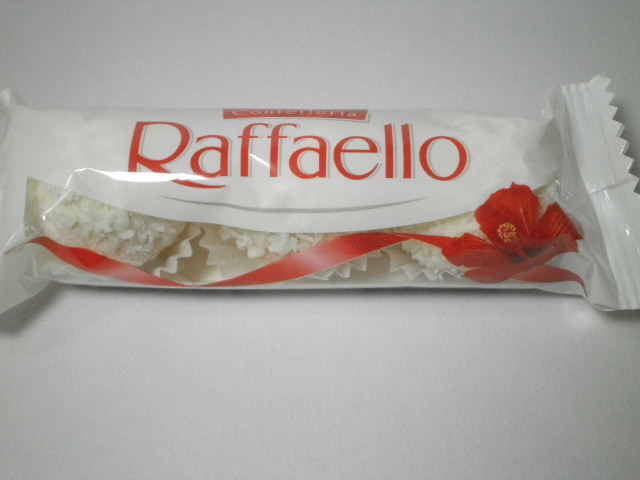 イタリアのお菓子： 「フェレロ ラファエロ」を食べる！
