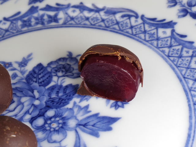 今回のおやつ ｕｈａ味覚糖の 贅沢コロロ ショコラグレープ を食べる せっかくだからお菓子を食べたらブログ2