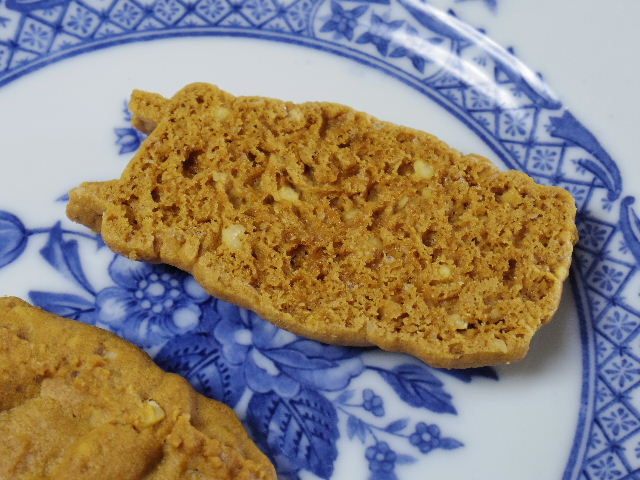 ベルギーのお菓子：VERMEIREN「ベルメーレン カラメルビスケット アーモンド」を食べる！ | せっかくだからお菓子を食べたらブログ2
